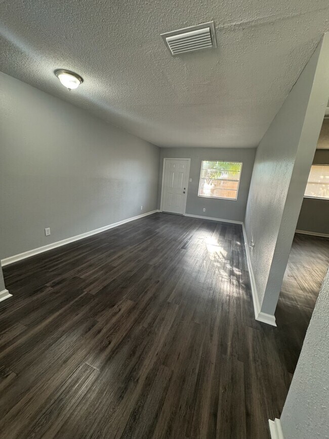 Foto del edificio - 646 88th Ave N