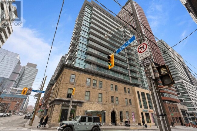 Building Photo - 39 Sherbourne St