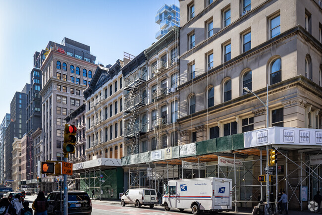 Building Photo - 393 Broadway