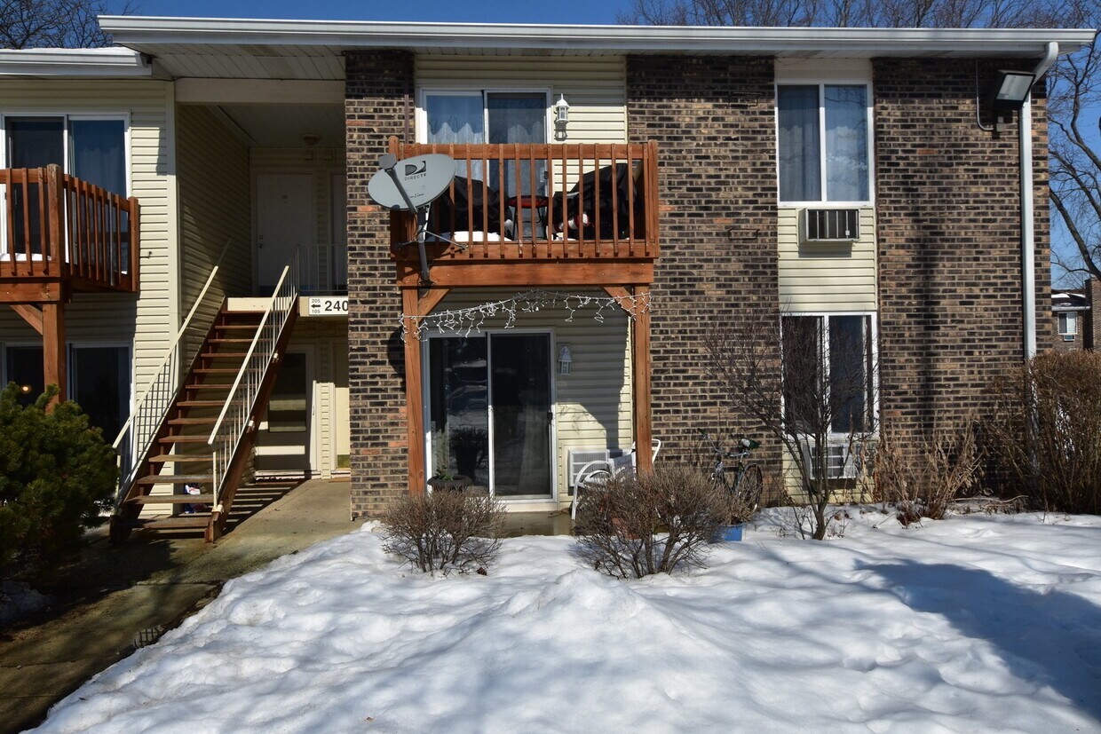 2400 Light Road Unit 106, Oswego, IL 60543 Condo for Rent in Oswego