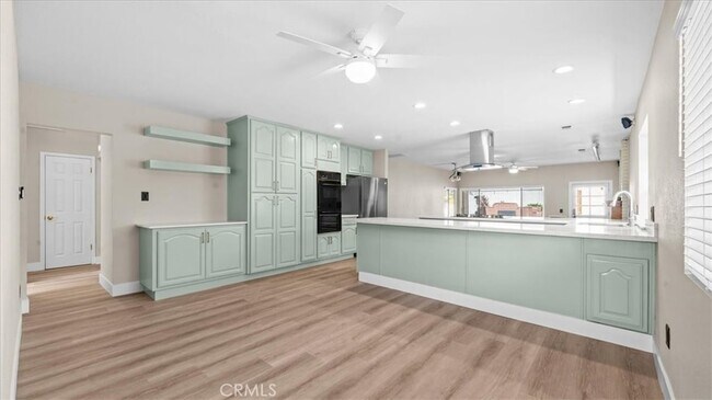 Foto del edificio - 943 N Orange Ave