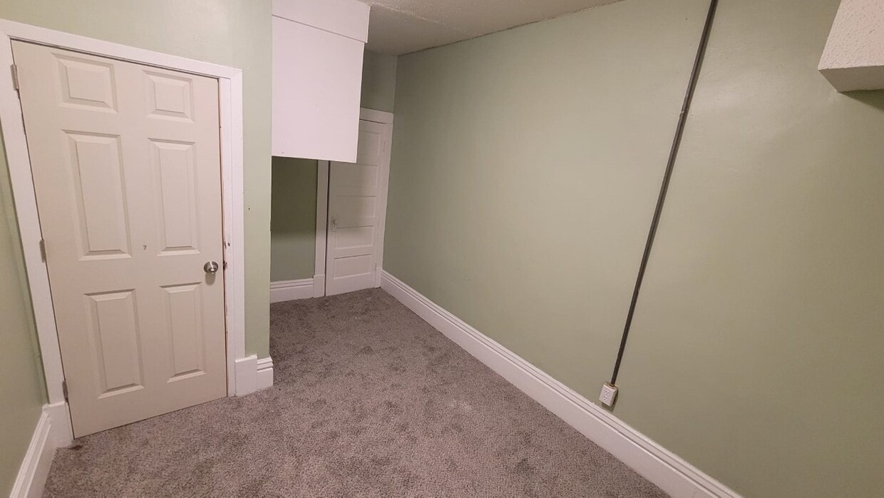 Building Photo - 126 W William St