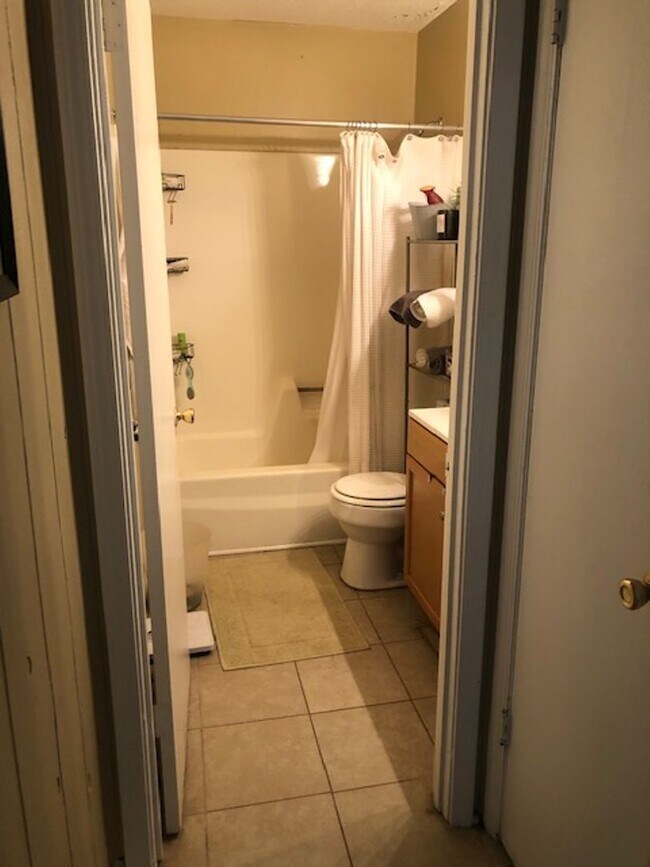 2 Bedroom 1 Bathroom Duplex in Winterville! - 2 Bedroom 1 Bathroom Duplex in Winterville! House