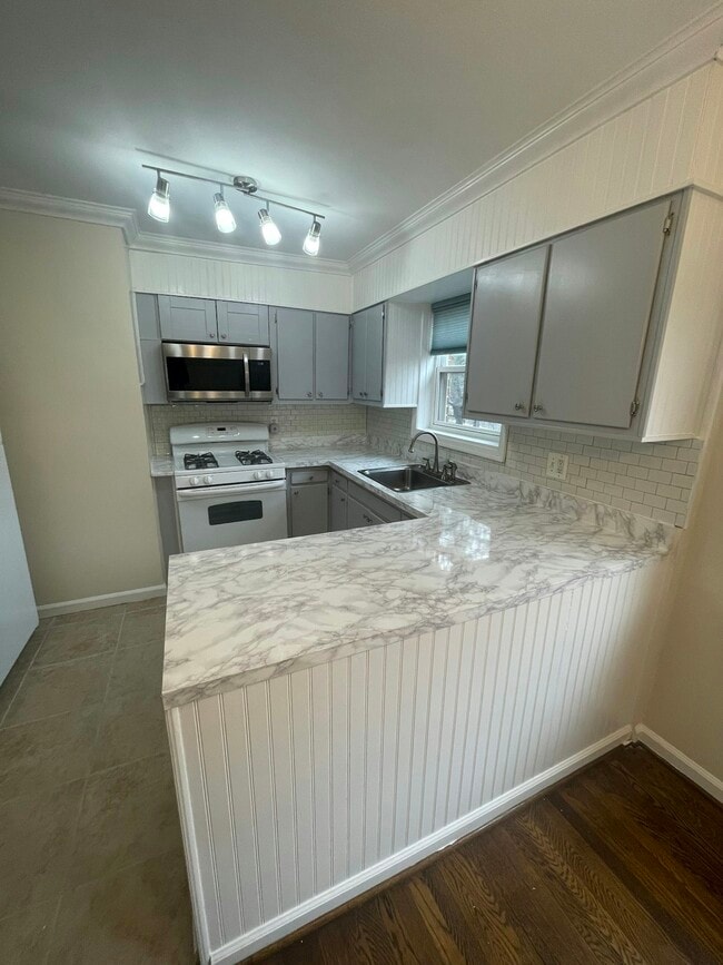 Building Photo - 9422 Adelphi Rd