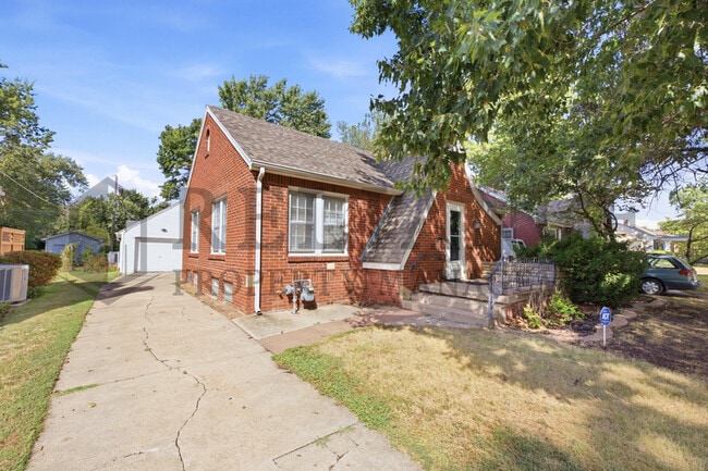 Building Photo - 737 S Lorraine Ave