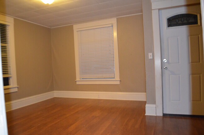 Sala de estar 2 - 511 E Indiana Ave