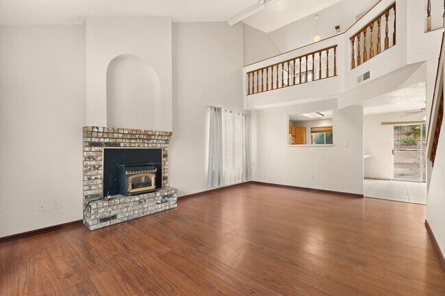 Foto del edificio - 7817 Sunrose Dr NW