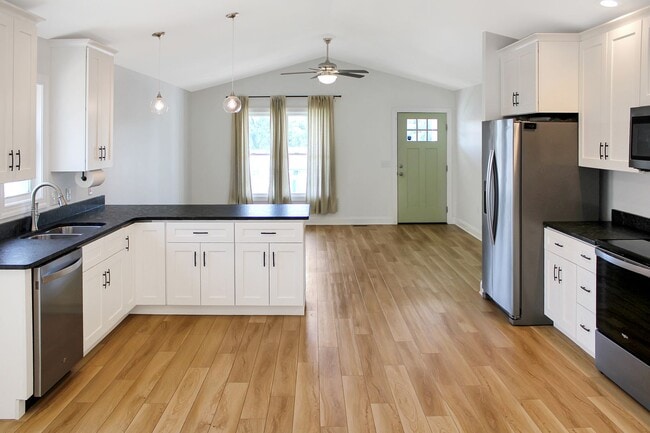 Building Photo - Beautiful One-Level Home in Pristine Condition - Move-In Ready!