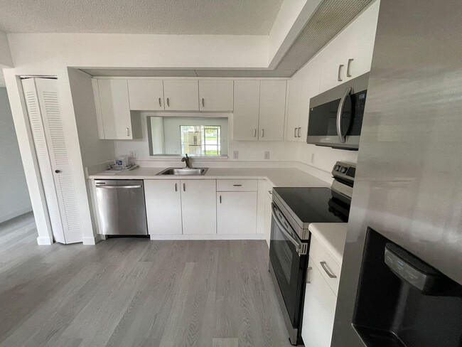 Foto del edificio - 13700 SW 11th St