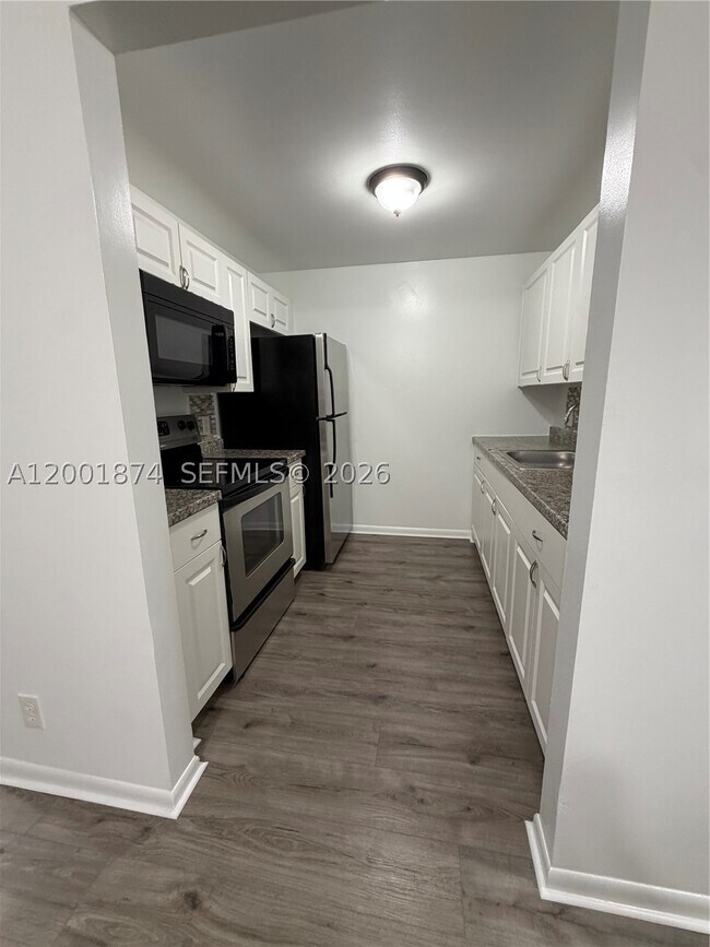 Foto del edificio - 800 SW 131st Ave