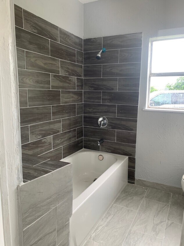 Foto principal - 1411 Miles St