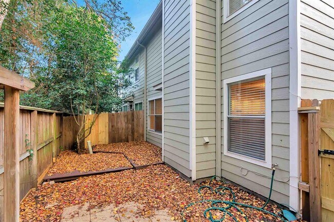 Building Photo - 30 N Walden Elms Cir