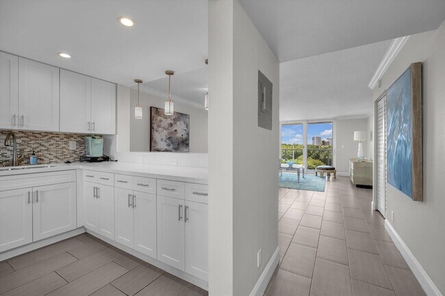 Building Photo - 601 N Ocean Blvd