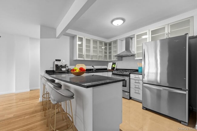 Building Photo - 30-80-80 21st St