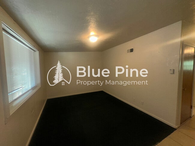Building Photo - 390 W 14th St