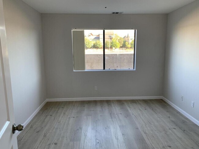 Photo - 13942 Iowa St Apartment