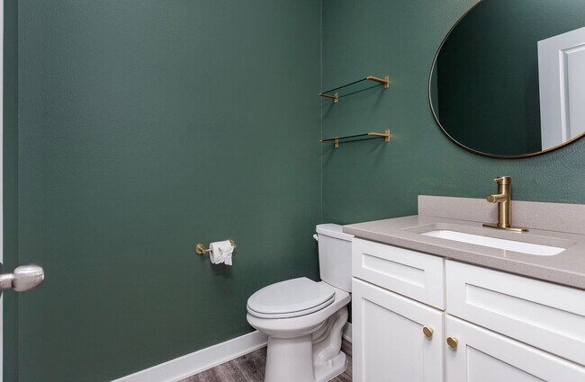 Foto del edificio - HUGE TOWNHOME!! 2 Bedroom, 3.5 Bathroom Townhome in Grimes!