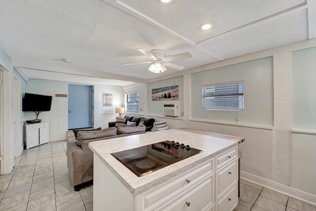 Building Photo - 3018 Gulf Dr