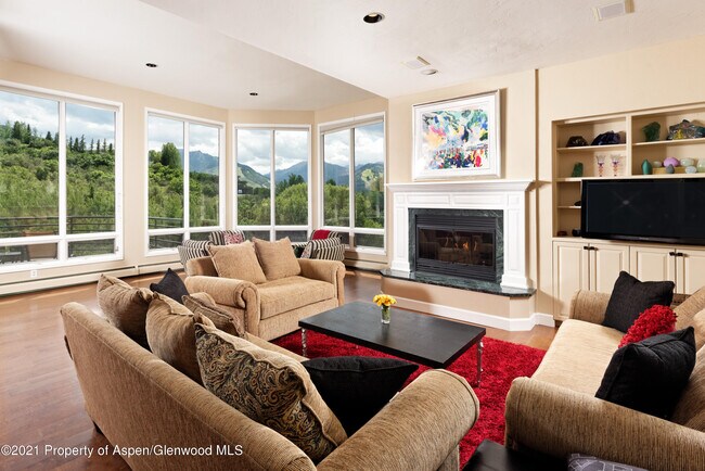 Building Photo - 240 Draw Dr