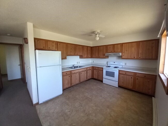 Kitchen - 101 N Campbell St