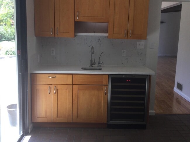 Building Photo - 55 Del Monte Dr