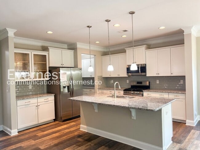 Foto del edificio - 1025 Burton Point Ct