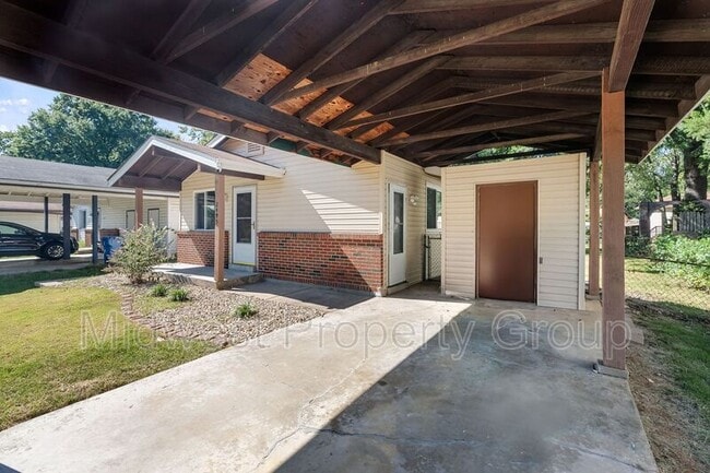 Foto del edificio - 2495 Lindsay Ln