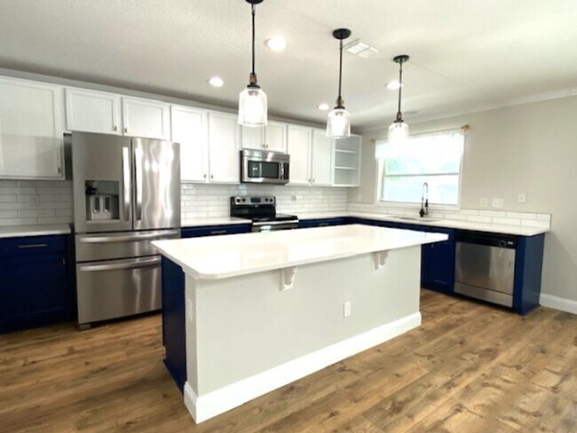 Building Photo - Beautiful 3 Bedroom Home with Loft in Ormo...