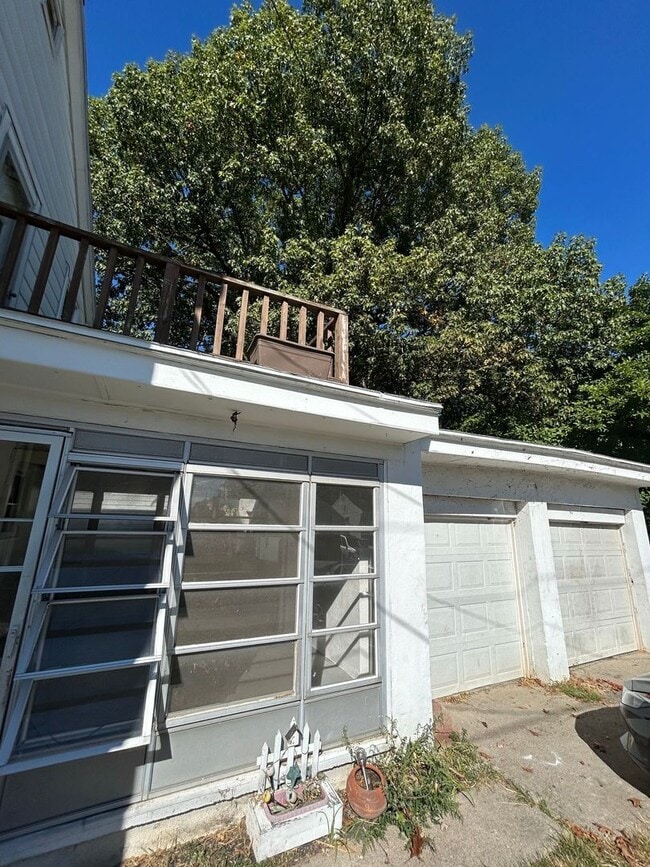 Building Photo - 4902 Burnham Ave