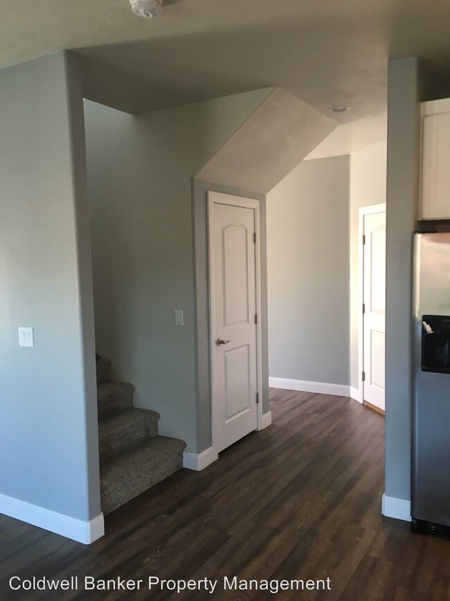 Building Photo - 3 br, 2.5 bath House - 2549 N Bella Vista Dr