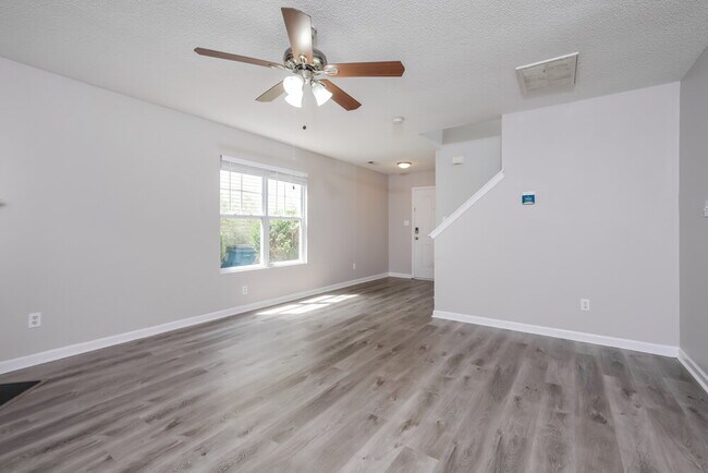 Foto del edificio - 70 Brookhaven Dr