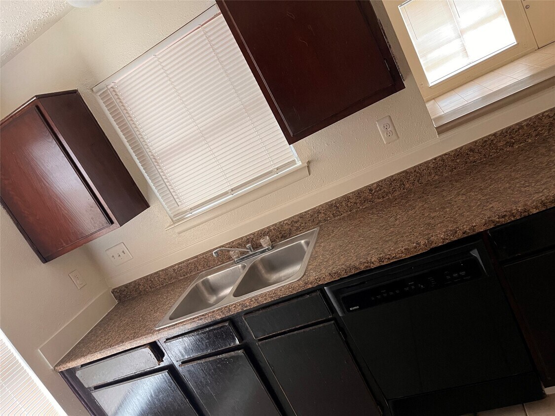 Foto del edificio - 5415 Ridgemont Pl