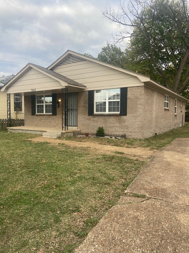 Building Photo - 964 Blythe St