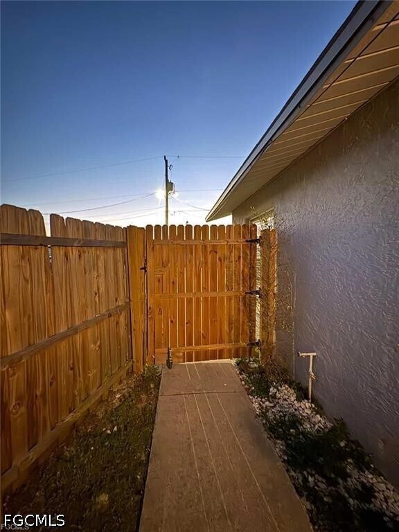 Foto del edificio - 18645 Holly Rd