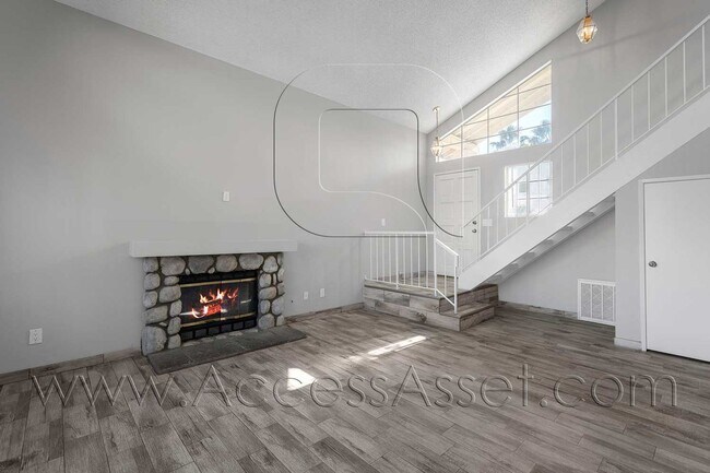 Building Photo - Stunning Two-story Residence With 3-Bed/3-...