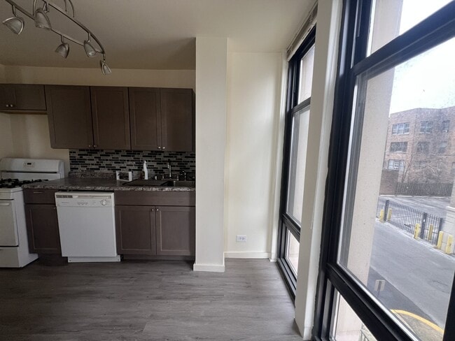 Foto del edificio - 6700 S South Shore Dr