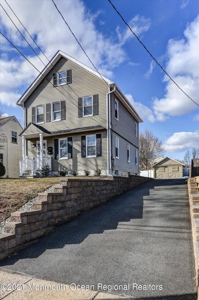 Building Photo - 738 1st St