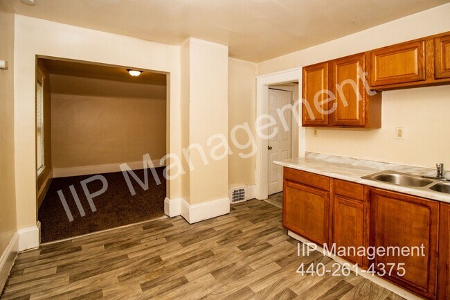 Foto del edificio - 2142 W 105th St