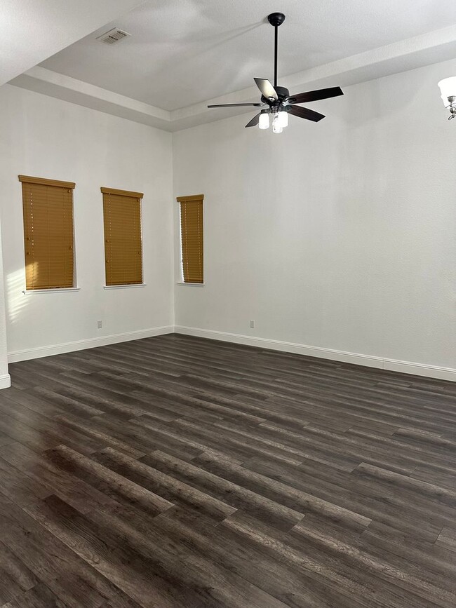 Building Photo - House For Rent!