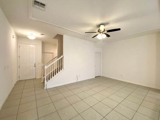 Foto del edificio - 3BD/2.5BA Town Home in Goldenrod Reserve I...