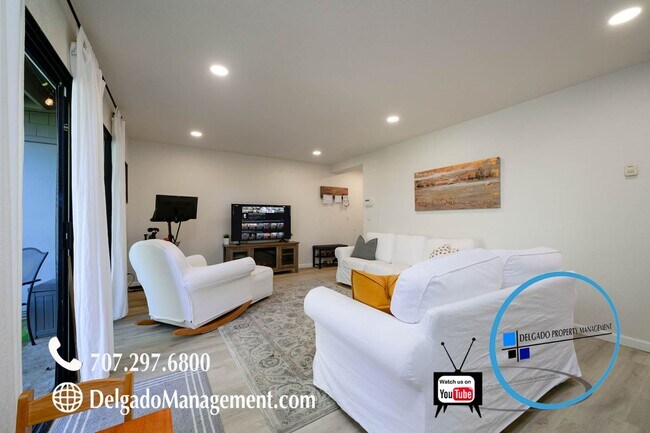 Building Photo - Benicia! Beautiful corner unit condo at Be...