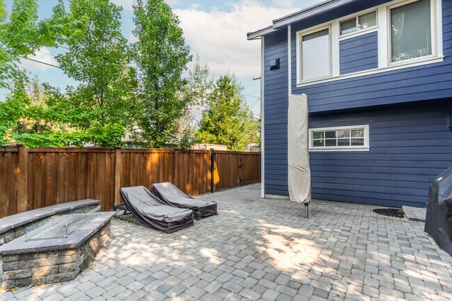 Foto del edificio - Over 2600 sq. foot high end Westside home!...