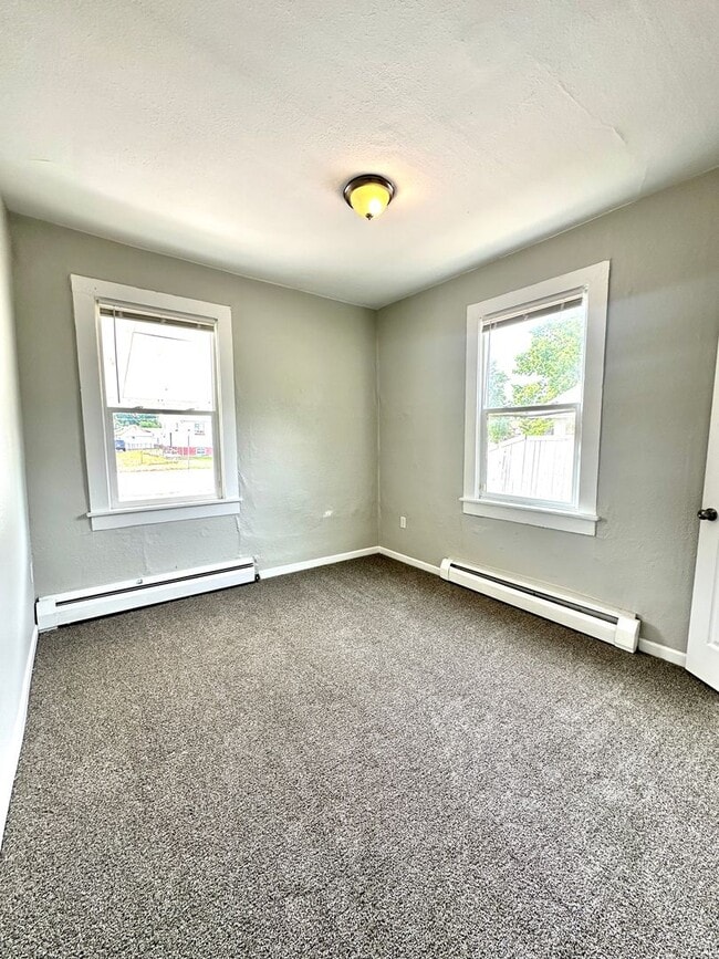 Building Photo - Charming 3 Bedroom Single Family Home