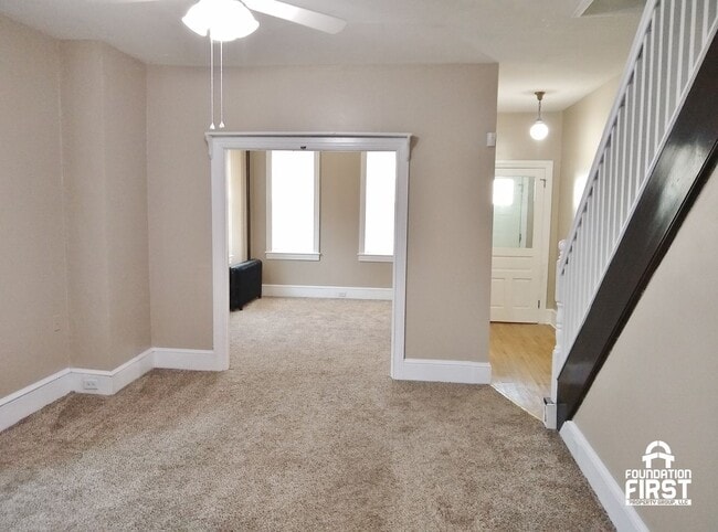 Building Photo - 5 Bed / 2 Bath Single Family Duplex