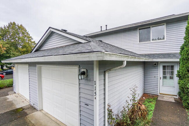 Building Photo - THREE BEDROOM TOWN HOME IN EAST COUNTY