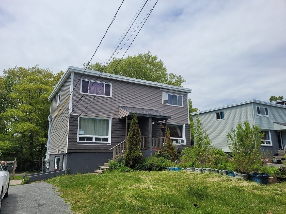 Photo principale - 45 Brule St