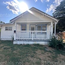 Building Photo - 611 N Custer St