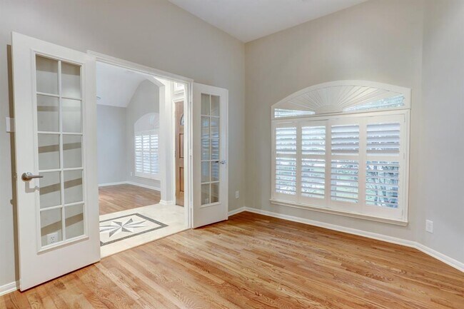 Building Photo - 1117 Carriage Ct