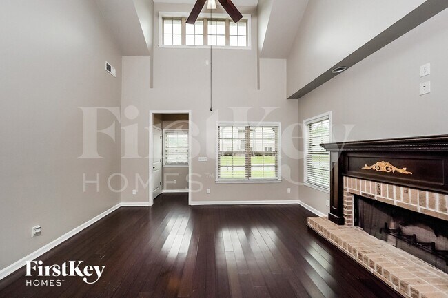 Foto del edificio - 345 Deer Creek Way