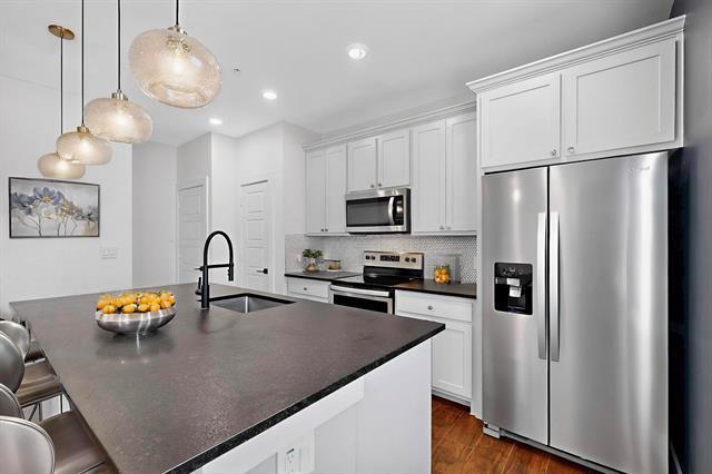 Building Photo - 800 S Welch St